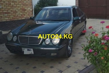 Mercedes-Benz E 320 Mercedes-Benz E 320